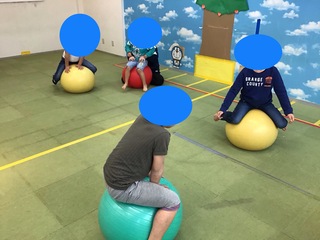 バランスボール 清流の国 岐阜の放課後等デイサービス 短期入所 児童発達支援 バランスボール 清流の国 岐阜の放課後等デイサービス 短期入所 児童発達支援